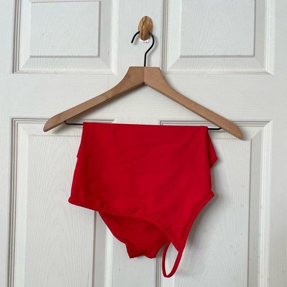 Laya goodbye stranger in red - Picture 4 of 5